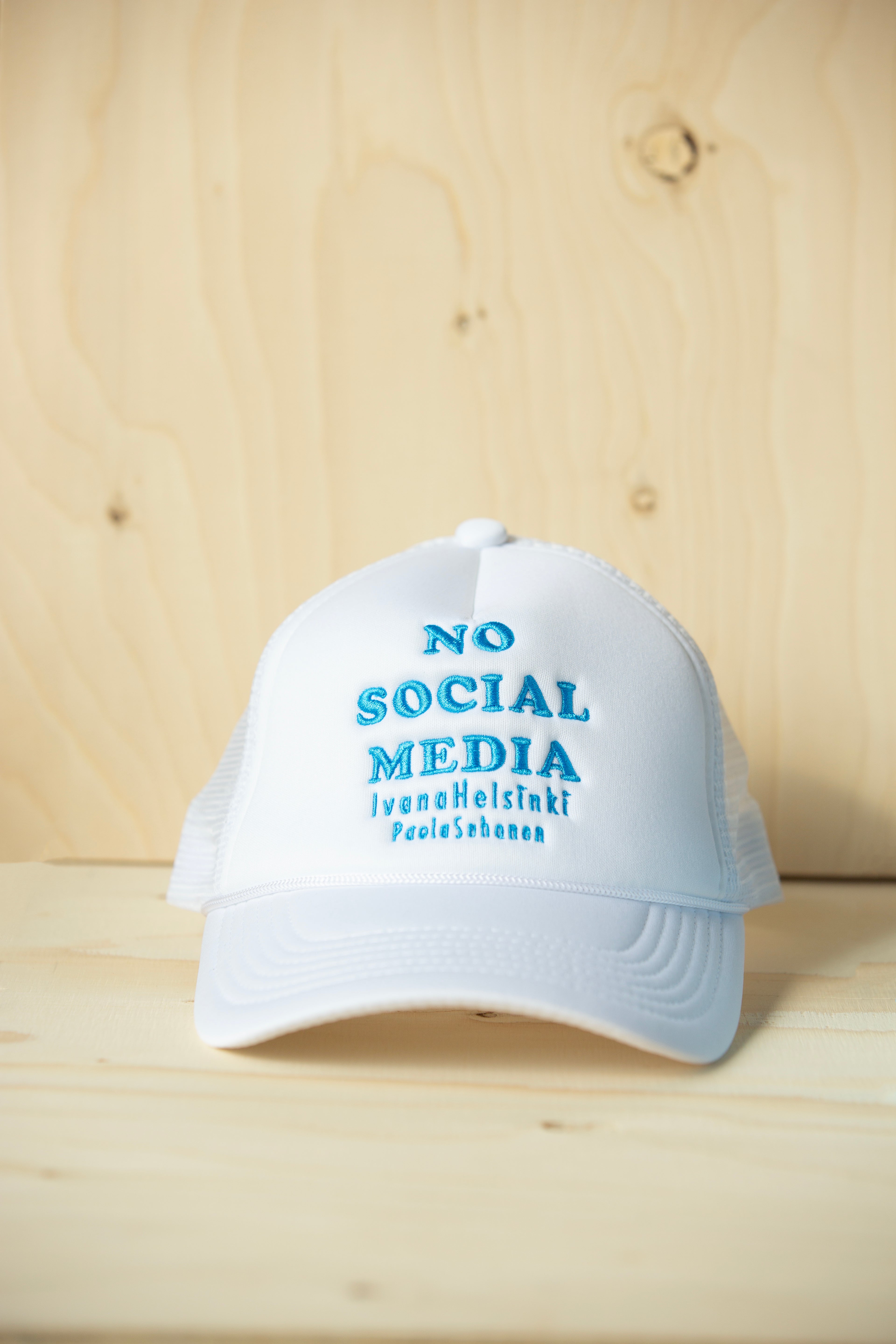 Statement Cap NEW! Pure white + baby blue